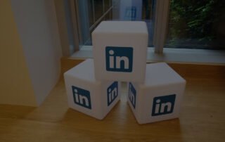 Cubes signés du logo LinkedIn